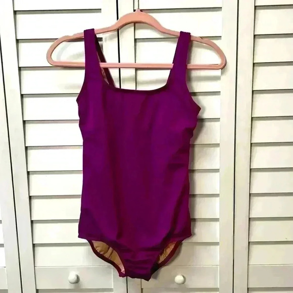 Lands’ End Chlorine Resistant Tummy Control One Piece Swimsuit Size 10 - Picture 1 of 7